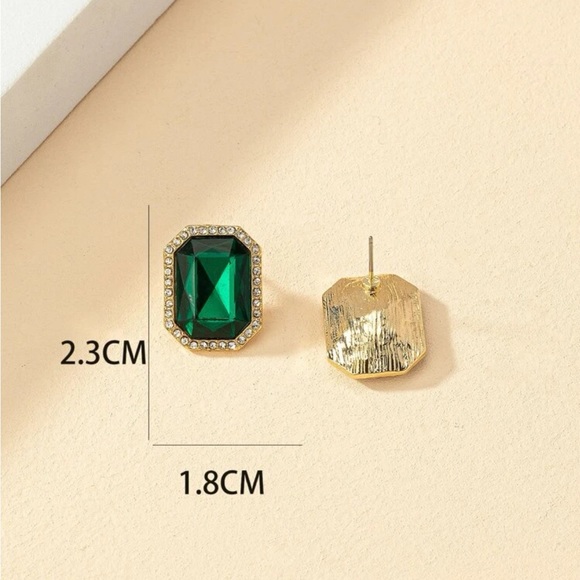 🌟2x Host Pick🌟Green Geometric Stud Earrings - Picture 2 of 2